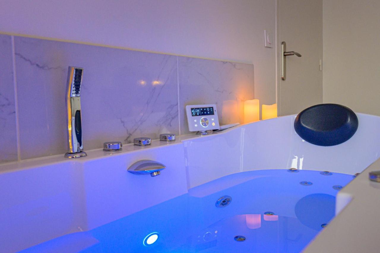 Cinema & Jacuzzi Aux Etoiles - Casabianca Suite Сент-Етьєн Екстер'єр фото