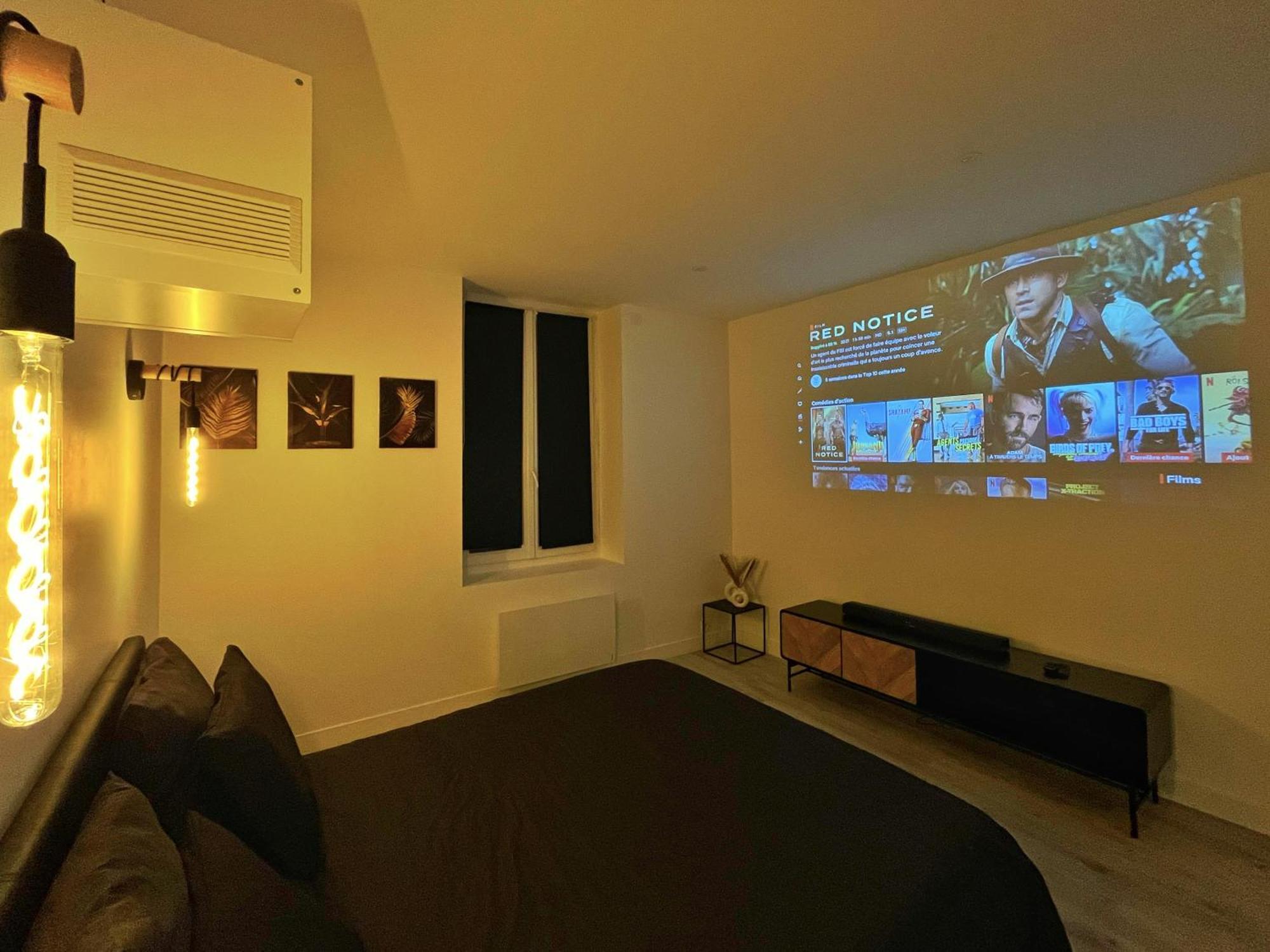 Cinema & Jacuzzi Aux Etoiles - Casabianca Suite Сент-Етьєн Екстер'єр фото